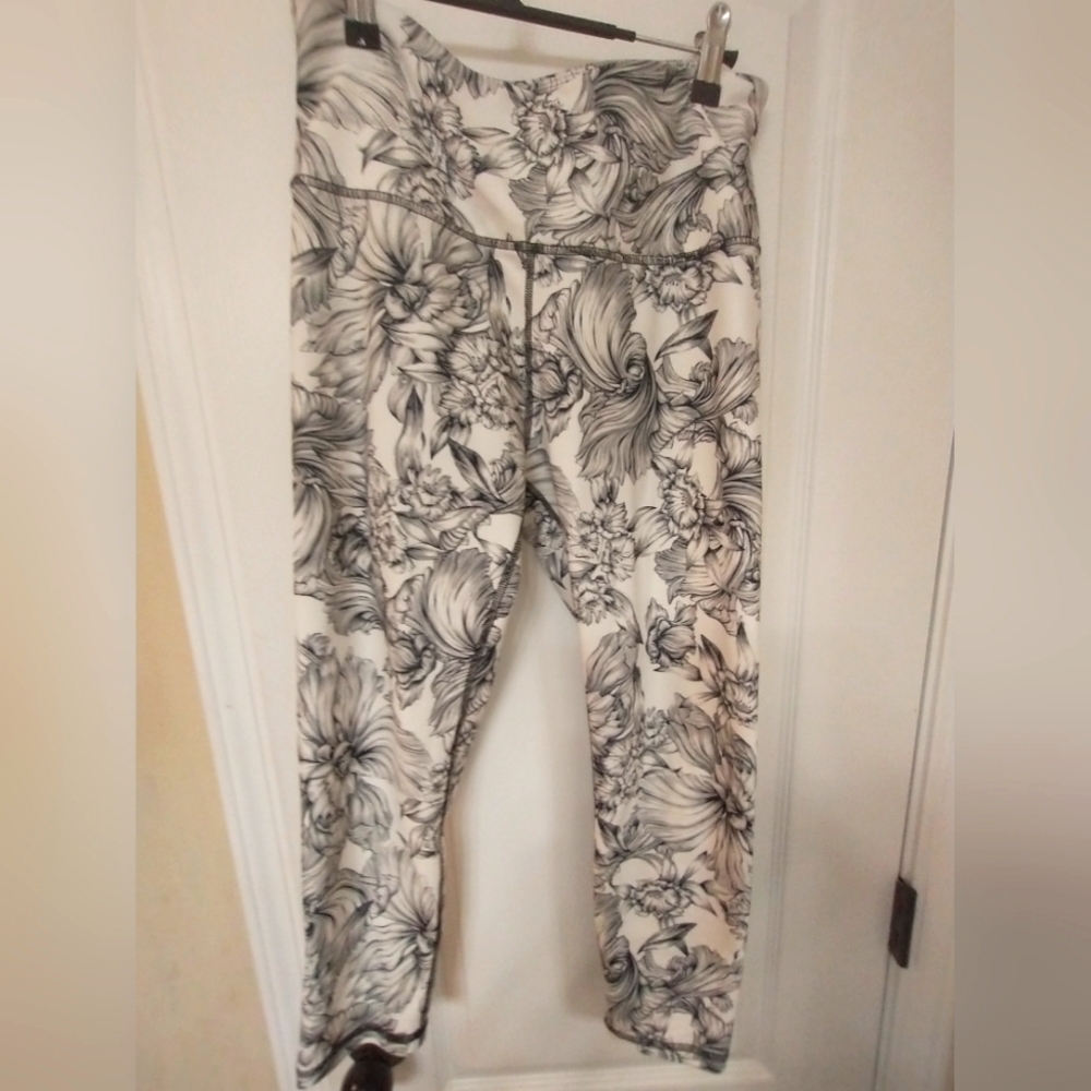 Marika Balance Collection Floral Print Capri Leggings - Black and White